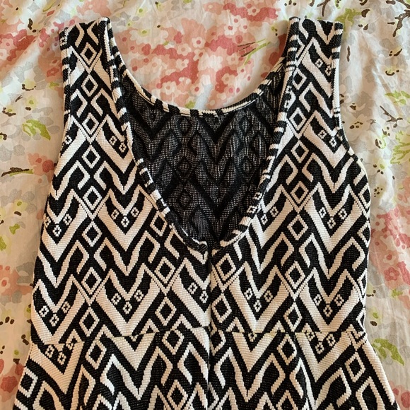 Black and White Patterned Dress - Picture 4 of 4